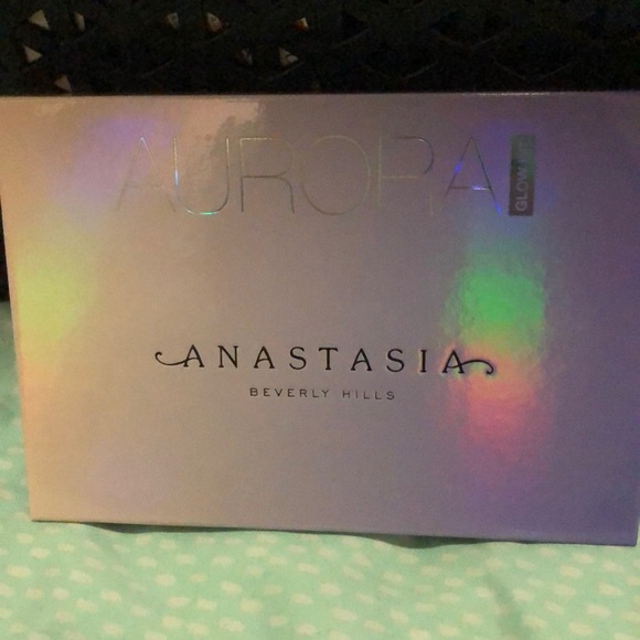 NEW! Anastasia Beverly Hills Aurora Glow Kit - Picture 2 of 2